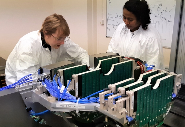 Chips on a ladder: end of production for ALICE-MFT | EP News